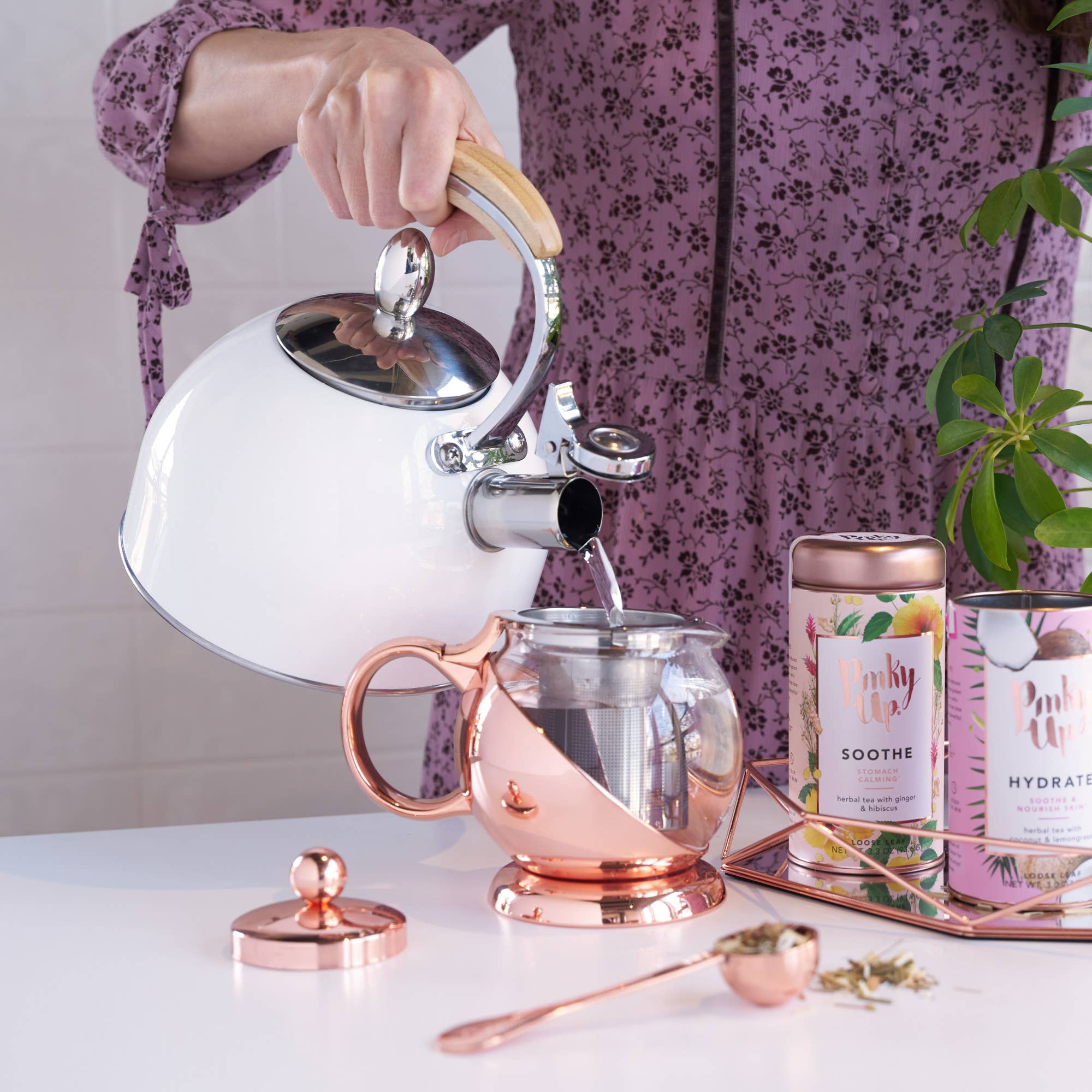 Hadley Tea Kettle in White