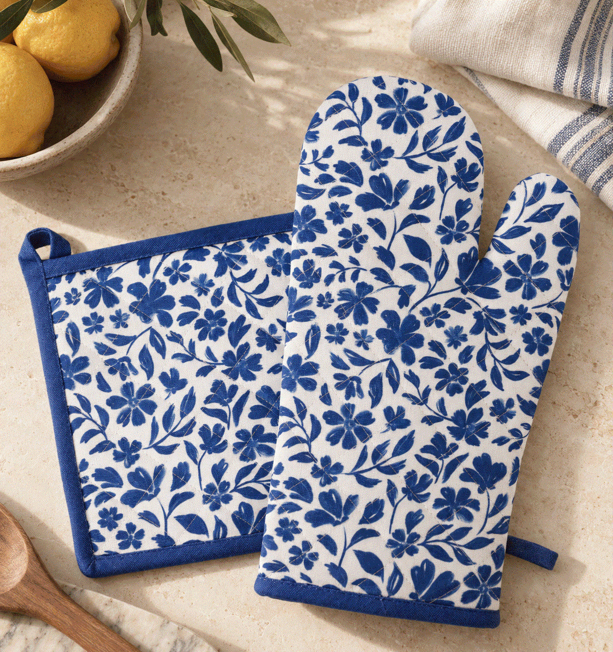 Blue Floral Oven Mitt & Pot Holder Set
