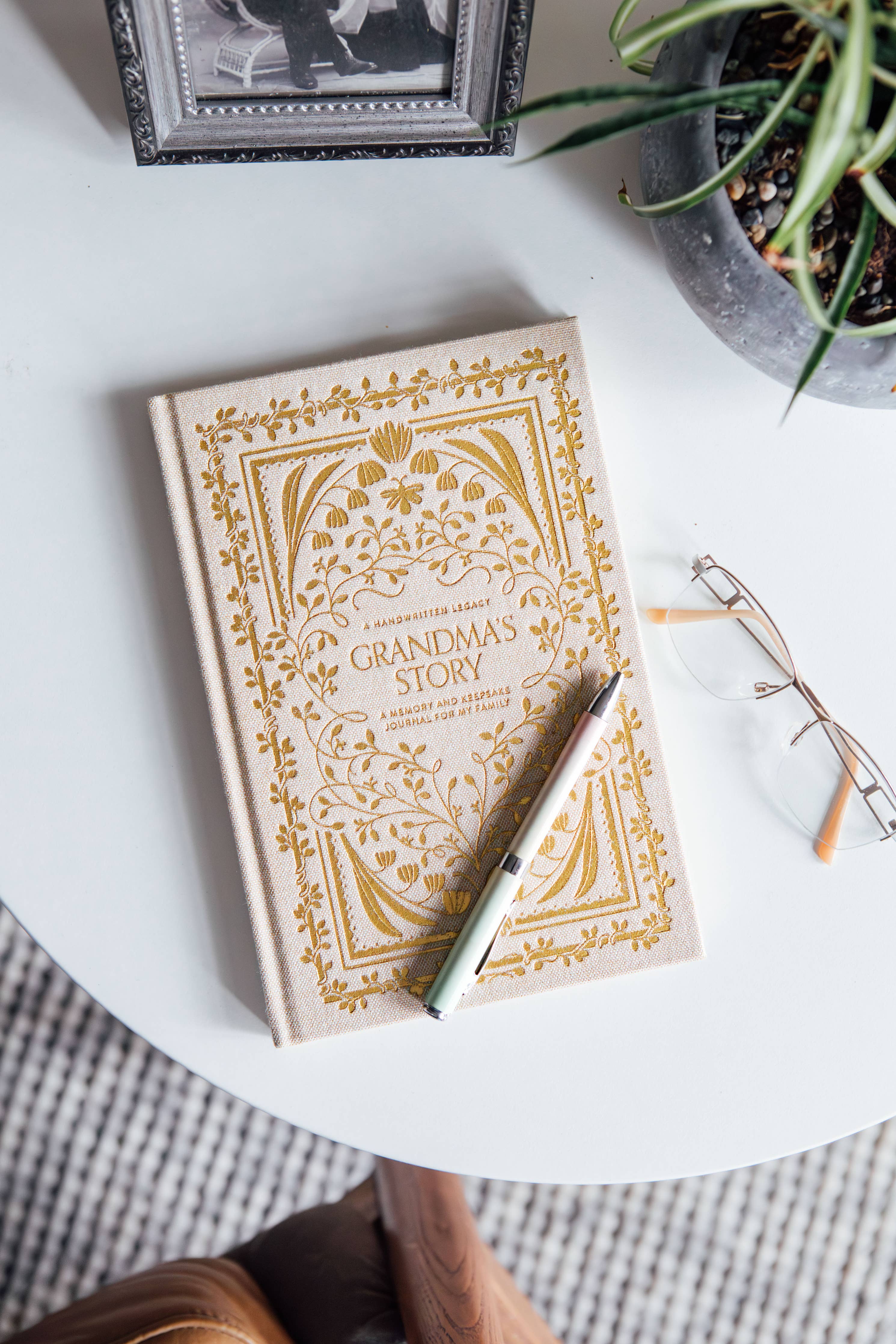 Grandma's Story: A Journal for the Family